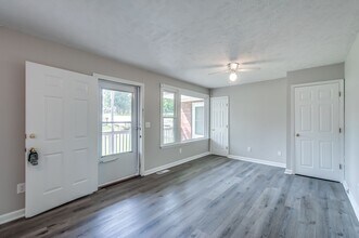2619 Carter Ave, Unit Unit B - 2 Bedroom 1 Bathroom Renovated! in Nashville, TN - Building Photo - Building Photo