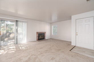 Canyon Creek Apartments in Palmdale, CA - Building Photo - Interior Photo