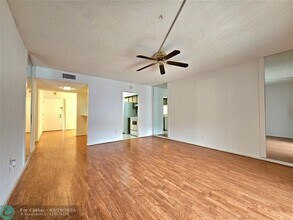 10762 La Placida Dr in Coral Springs, FL - Building Photo - Building Photo