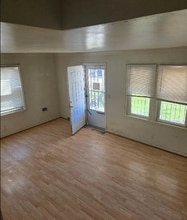 5805 N 28th Ave in Omaha, NE - Foto de edificio - Building Photo