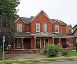 Stinson Manor in Hamilton, ON - Building Photo - Building Photo