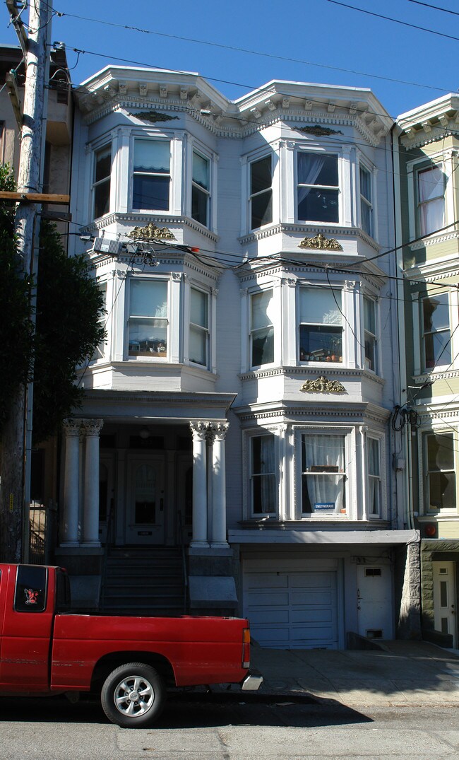 651 Clayton St in San Francisco, CA - Foto de edificio - Building Photo