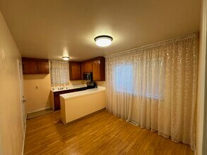 10407 White Rock Rd, Unit B in Rancho Cordova, CA - Foto de edificio - Building Photo