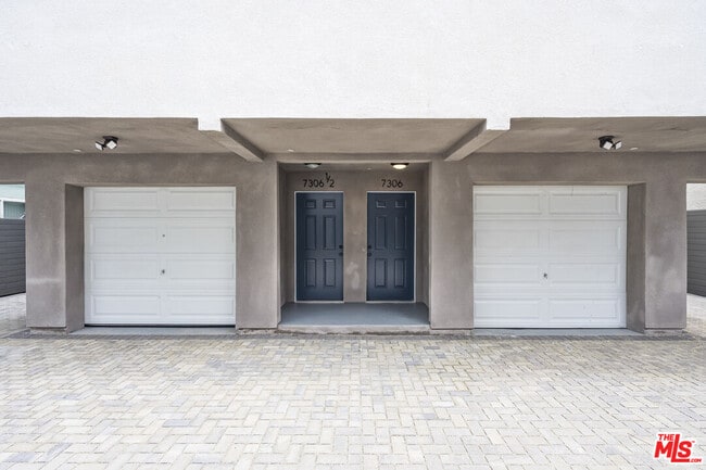 7306 Independence Ave in Los Angeles, CA - Building Photo - Building Photo