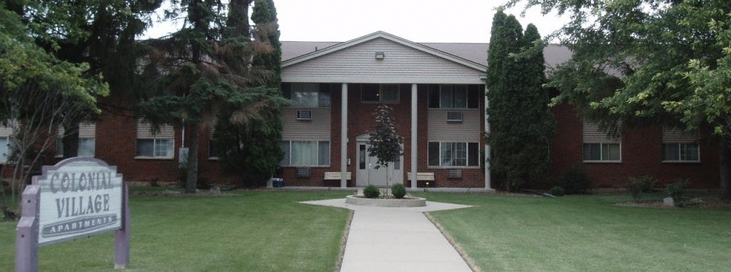 Colonial Village Apartments in Appleton, WI - Foto de edificio