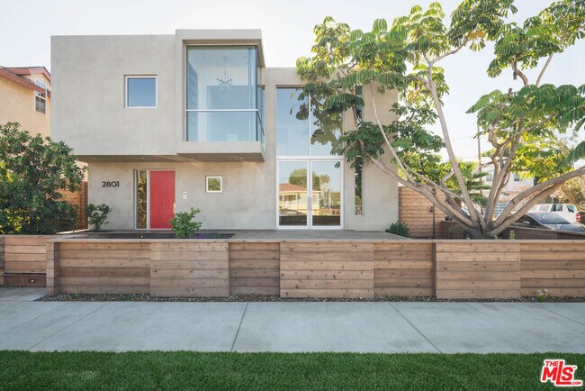 2801 Sanborn Ave in Los Angeles, CA - Building Photo - Building Photo