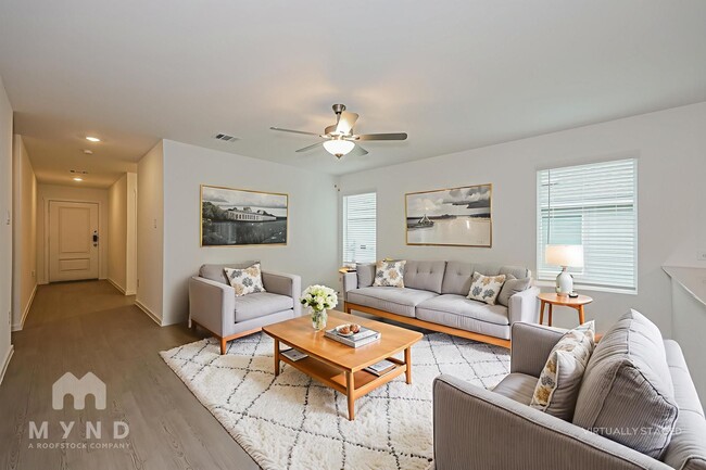 2740 Ctr Crk Ln in Fort Worth, TX - Foto de edificio - Building Photo