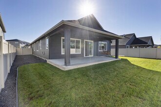 6931 Dubuis Dr in Coeur d'Alene, ID - Foto de edificio - Building Photo