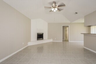 16919 Amidon Dr in Spring, TX - Foto de edificio - Building Photo