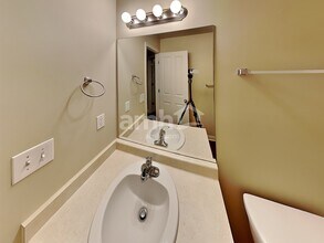 932 Foxboro Dr in North Salt Lake, UT - Foto de edificio - Building Photo