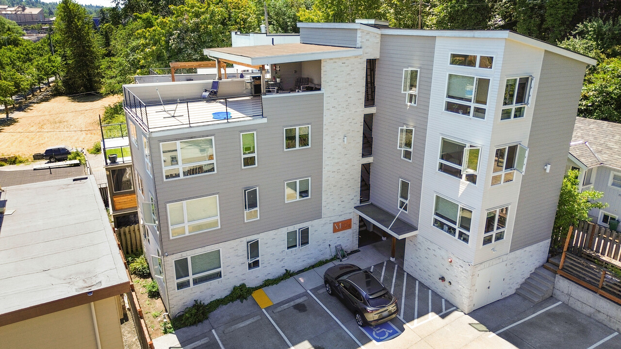 Mary Moore Apartments in Seattle, WA - Building Photo