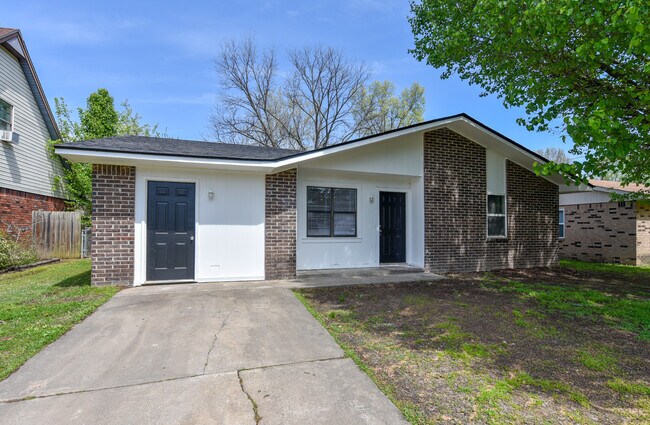 105 Goff Cir in Roland, OK - Building Photo - Building Photo