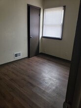 7940 W Hampton Ave in Milwaukee, WI - Foto de edificio - Building Photo