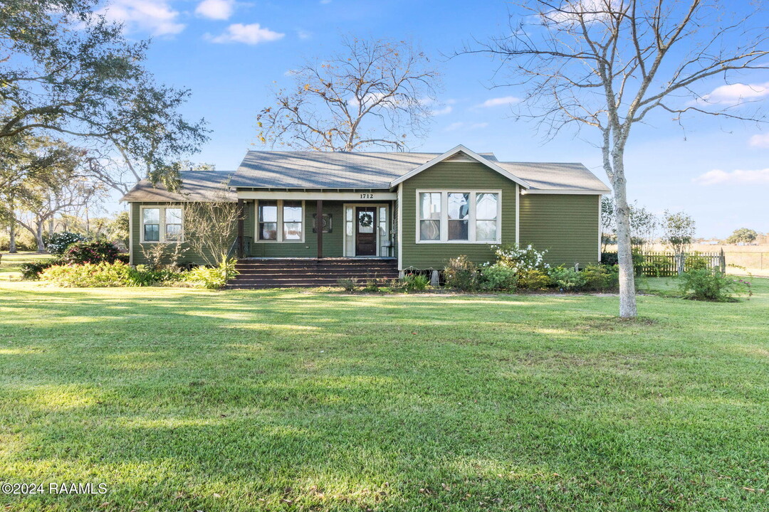 1712 E Broussard Rd in Lafayette, LA - Building Photo