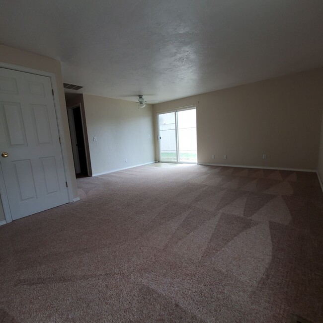 1588 Del Rio Ave SE, Unit 1588-C in Albany, OR - Building Photo - Building Photo