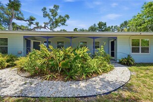 1751 6th St in Sarasota, FL - Building Photo