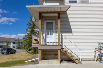 606 19 St SE in High River, AB - Building Photo - Building Photo