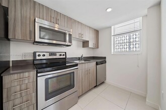 910 West Ave, Unit 1018 in Miami Beach, FL - Building Photo - Building Photo