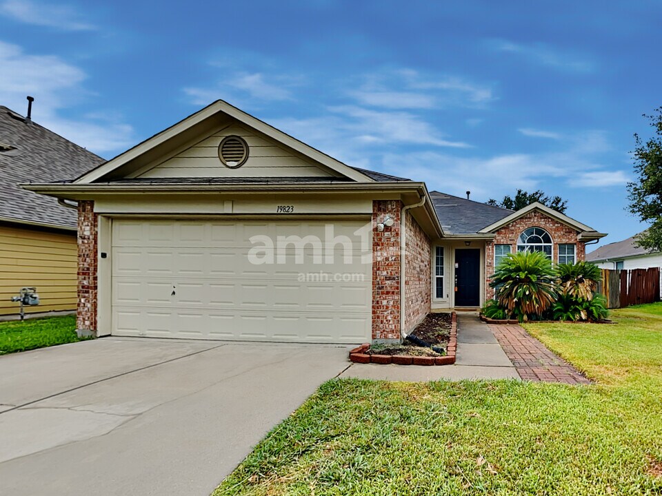 19823 Lindenwick Ct in Cypress, TX - Building Photo