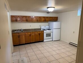 11 Cove View Dr in Stamford, CT - Building Photo - Building Photo