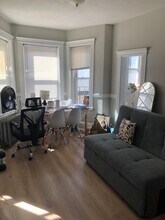 240 Babcock St in Brookline, MA - Building Photo - Building Photo