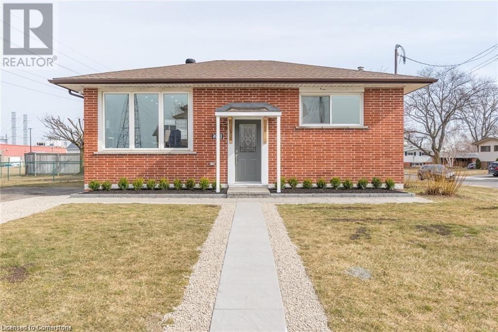 213 Thorner Dr in Hamilton, ON - Building Photo