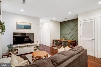 3937 Davis Pl NW in Washington, DC - Building Photo - Building Photo