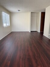14025 Chadron Ave in Hawthorne, CA - Foto de edificio - Building Photo