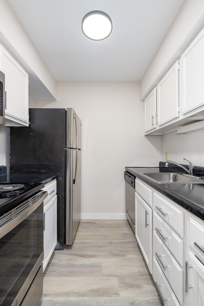 Southfield Apartments in St. Louis, MO - Building Photo - Building Photo