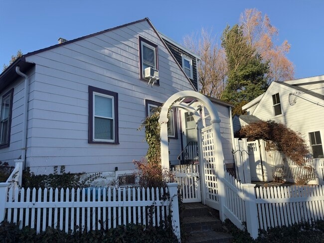 8 Fox Point Rd in Boston, MA - Building Photo - Building Photo