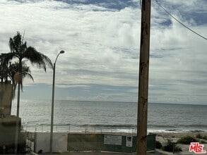 22041 Pacific Coast Hwy in Malibu, CA - Building Photo - Building Photo