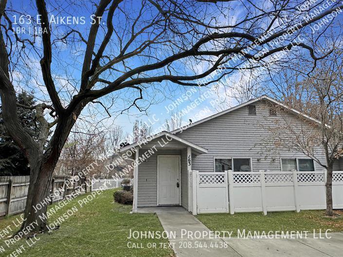163 E Aikens St in Eagle, ID - Building Photo