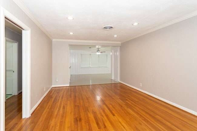 4321 Costa Rica Rd in Houston, TX - Foto de edificio - Building Photo