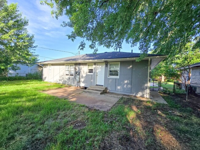 1413 Sherry Ln in Shawnee, OK - Building Photo - Building Photo