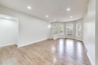 2330 N Greenview Ave in Chicago, IL - Building Photo - Building Photo
