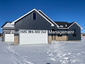 1104 Cypress Loop in Rexburg, ID - Building Photo