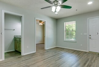 911 Pecorella St E in Texarkana, AR - Building Photo - Building Photo