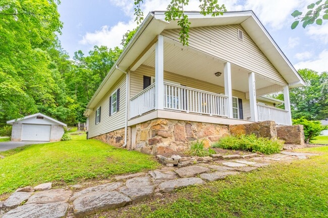 21959 River Canyon Rd in Chattanooga, TN - Building Photo - Building Photo