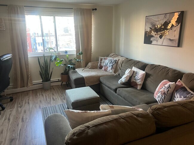 357 Faneuil St, Unit 9 in Boston, MA - Building Photo - Building Photo