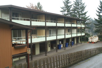 Bauer Crest Apartments in Bellevue, WA - Building Photo - Building Photo