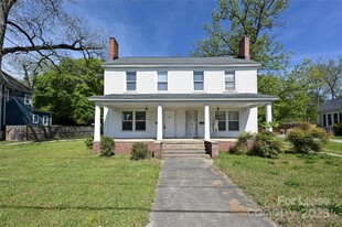 134 Saluda St in Chester, SC - Building Photo