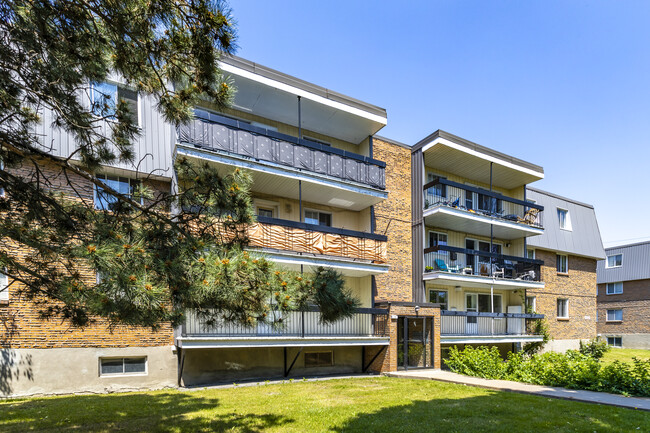 6350 Bonaventure in Brossard, QC - Building Photo - Building Photo