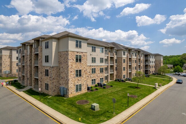 1000-3000 Fountainview Cir in Newark, DE - Building Photo - Building Photo