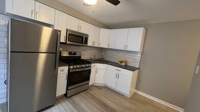 4835 Hull St, Unit 2W in Skokie, IL - Foto de edificio - Building Photo