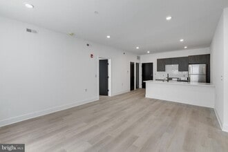 3045 Richmond St, Unit 303 in Philadelphia, PA - Foto de edificio - Building Photo