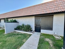 9015 W Elm St in Phoenix, AZ - Building Photo