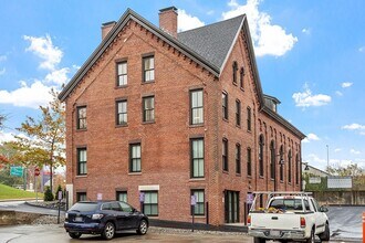 205 Summer St, Unit 3 in Worcester, MA - Building Photo - Building Photo