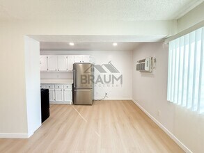 4636 Laurel Canyon Blvd, Unit 38 in Los Angeles, CA - Building Photo - Building Photo