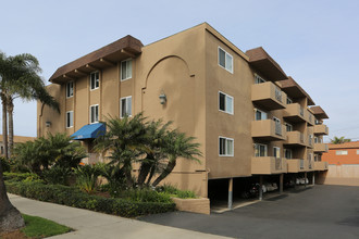 La Pacifica Apartments in San Diego, CA - Building Photo - Building Photo