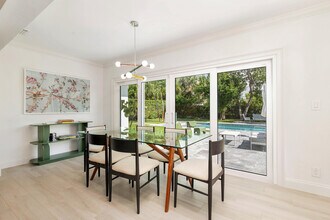 215 Cortez Rd in West Palm Beach, FL - Building Photo - Building Photo